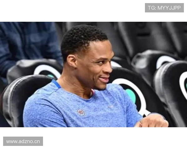 威少衣柜里塞满球衣，家里连个挂衣服的柜子都没有