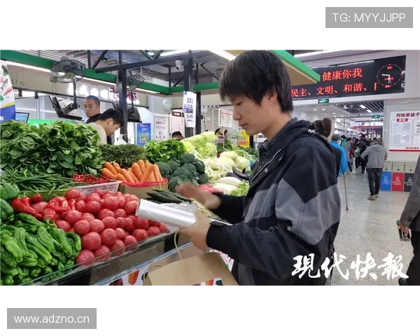 张家齐逛菜市场，塑料袋里竟然露出名牌盒子