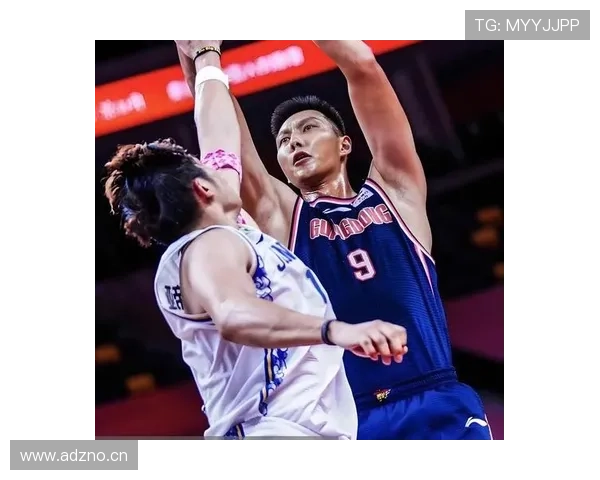 易建联逛菜市场像邻居大叔，刷卡那一刻收银台空气都凝固了